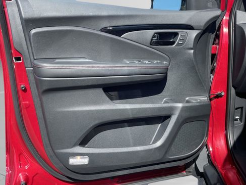 Used 2025 Honda Passport Black Edition image 17