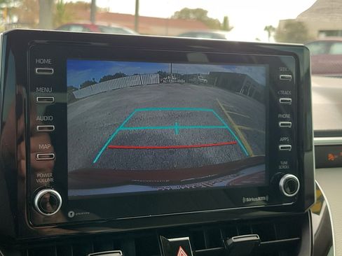 Used 2021 Toyota Corolla LE image 19