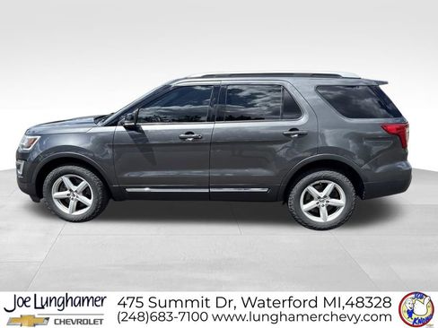 Used 2017 Ford Explorer XLT w/ Equipment Group 202A AWD/4WD image 7