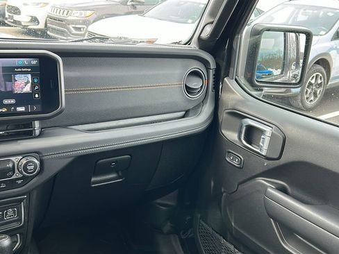 Used 2024 Jeep Gladiator Mojave w/ Technology Group image 25