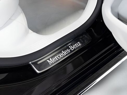 Used 2022 Mercedes-Benz EQS 580 4MATIC Sedan w/ Pinnacle Trim Package image 84