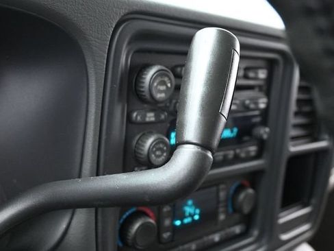 Used 2004 Chevrolet Suburban LT w/ Preferred Equipment Group RWD image 22