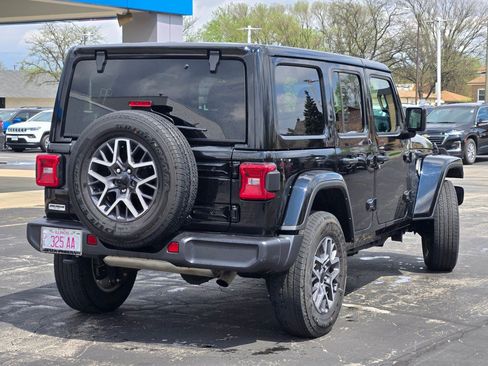 Used 2025 Jeep Wrangler Unlimited Sahara AWD/4WD image 10