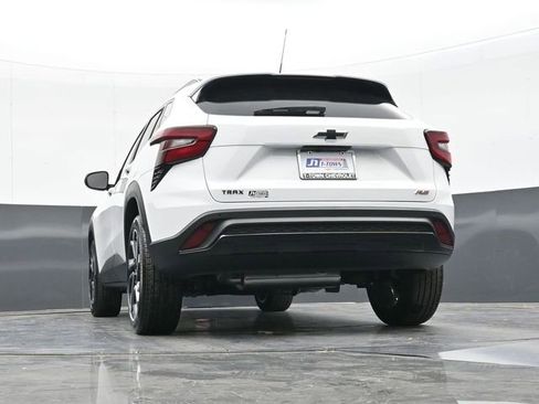 New 2026 Chevrolet Trax RS w/ Sunroof Package FWD image 38