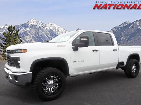 Used 2024 Chevrolet Silverado 2500 LT image 1