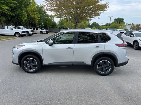 Used 2024 Nissan Rogue SV FWD image 4