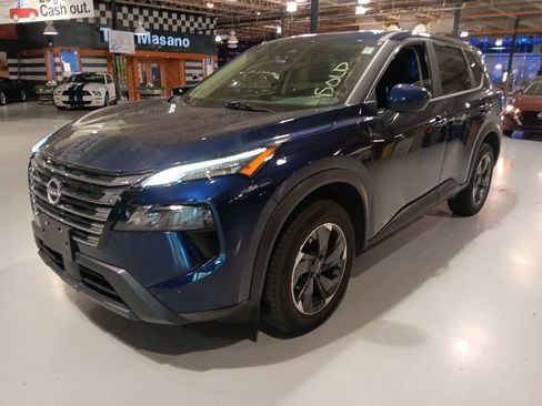 Used 2025 Nissan Rogue SV AWD/4WD image 1