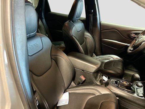 Used 2023 Jeep Cherokee Altitude Lux image 27