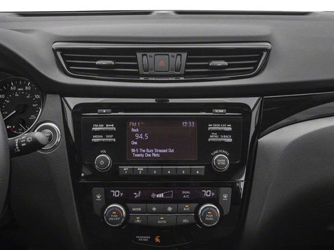 Used 2017 Nissan Rogue Sport SV w/ SV Premium Package AWD/4WD image 7