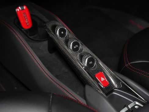 Used 2022 Ferrari F8 Tributo RWD image 44