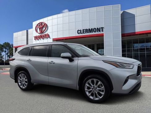 Used 2024 Toyota Highlander Limited FWD image 1
