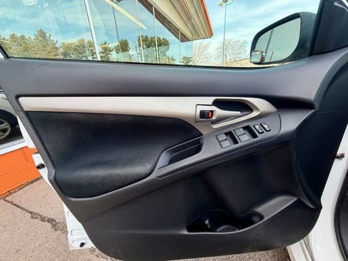 Used 2010 Toyota Matrix image 22