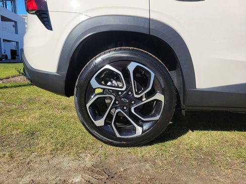 New 2026 Chevrolet Trax RS w/ Sunroof Package image 5