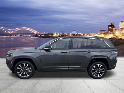 Used 2022 Jeep Grand Cherokee Overland RWD image 2