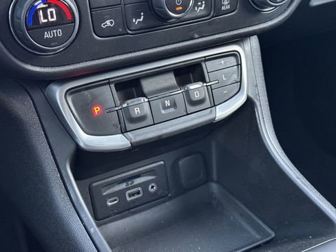 Used 2024 GMC Terrain SLT w/ Tech Package image 26