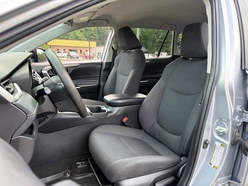 Used 2024 Toyota RAV4 LE AWD/4WD image 18