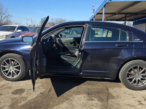 Used 2012 Chrysler 200 Touring image 3