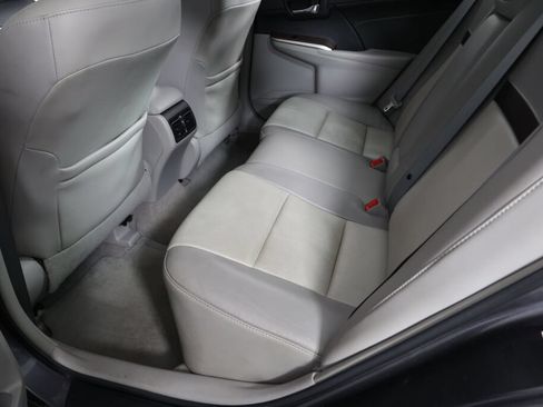 Used 2014 Toyota Camry XLE w/ Leather Package FWD image 17