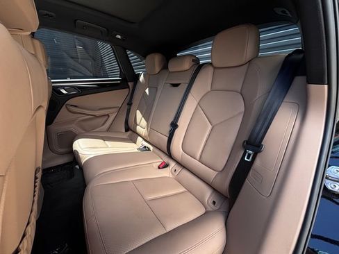 Certified 2022 Porsche Macan AWD/4WD image 26