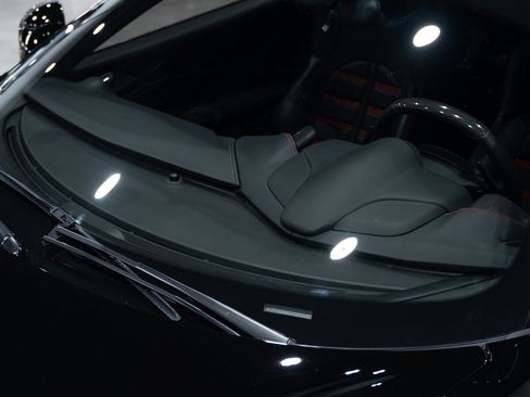 Used 2018 Ferrari 488 Spider image 17