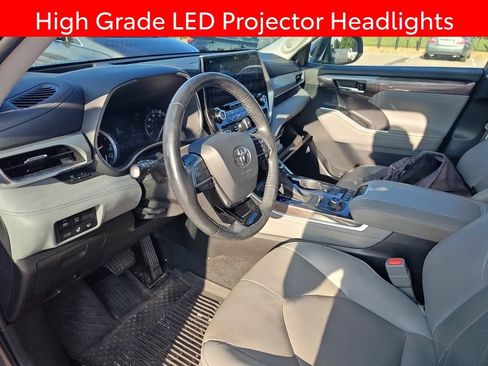 Used 2021 Toyota Highlander Platinum AWD/4WD image 9