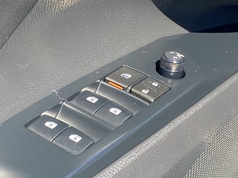 Used 2018 Toyota Camry SE FWD image 29