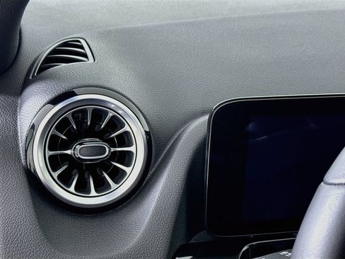 Certified 2025 Mercedes-Benz GLA 250 image 11