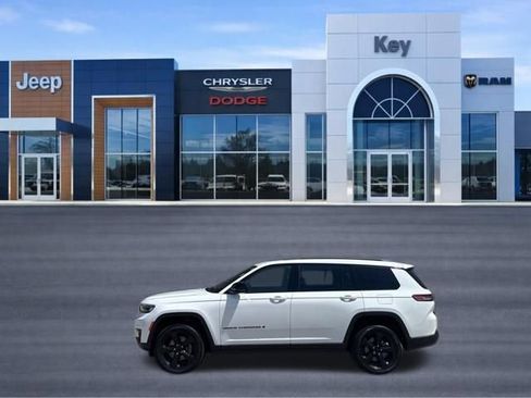 Used 2023 Jeep Grand Cherokee L Laredo AWD/4WD image 11