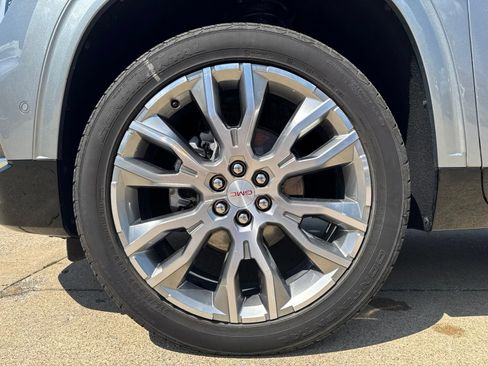 Used 2024 GMC Acadia Denali w/ Super Cruise Package FWD image 10