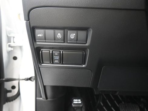 Used 2024 Nissan Armada Platinum w/ Captain's Chairs Package RWD image 15