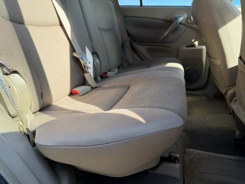 Used 2004 Toyota RAV4 2WD image 25