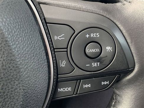 Used 2021 Toyota RAV4 XLE Premium image 29