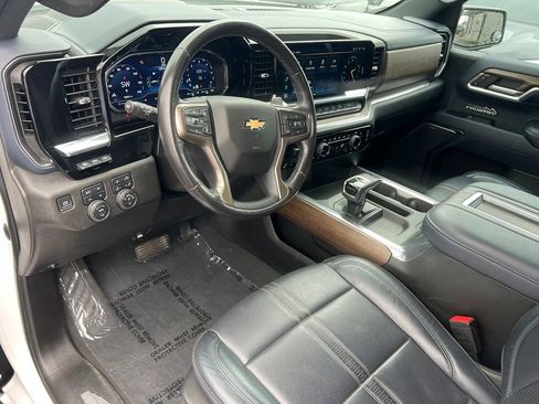 Used 2022 Chevrolet Silverado 1500 High Country w/ Technology Package AWD/4WD image 12