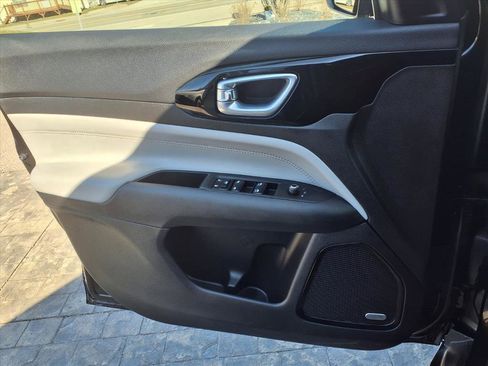 Used 2025 Jeep Compass Limited w/ Sun & Sound Group image 13