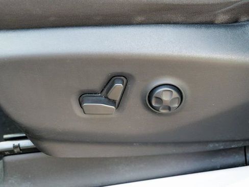 Used 2023 Chrysler Voyager LX image 22