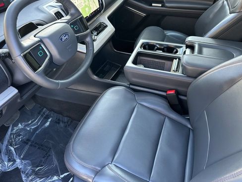 Used 2025 Ford Expedition Active AWD/4WD image 10