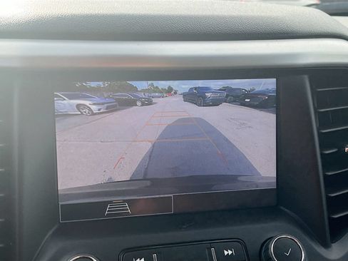 Used 2022 GMC Acadia SLE w/ Driver Convenience Package FWD image 13