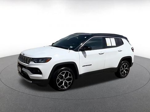 Used 2025 Jeep Compass Limited AWD/4WD image 9