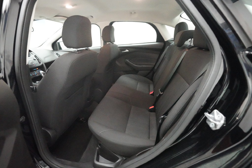 Used 2016 Ford Focus SE w/ SE Sport Package FWD image 13