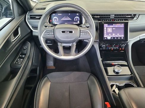 Used 2023 Jeep Grand Cherokee Altitude AWD/4WD image 11