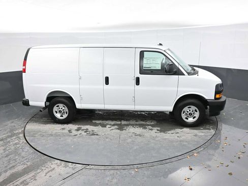 New 2025 GMC Savana 2500 w/ Driver Convenience Package image 33