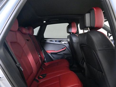Certified 2024 Porsche Macan image 19