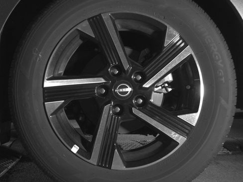 Used 2025 Nissan Sentra SV FWD image 14