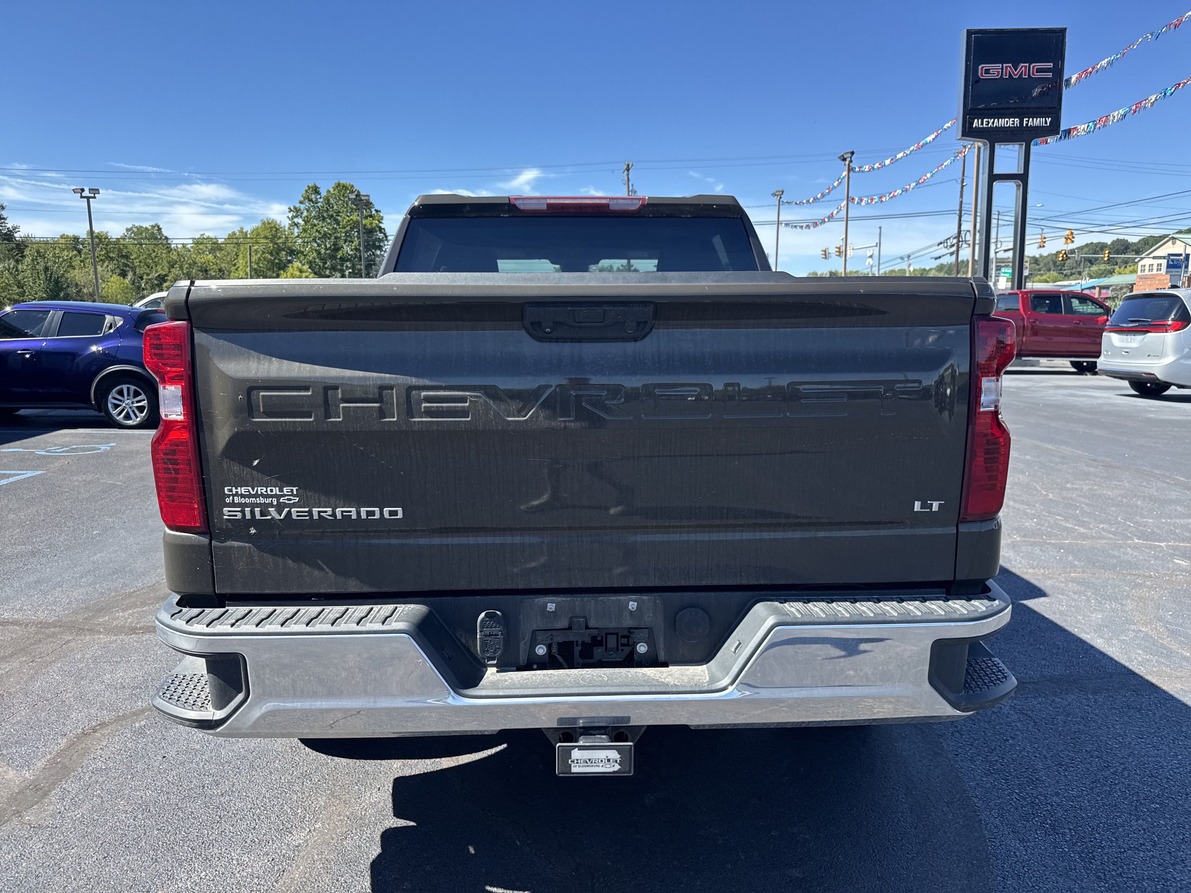 Used 2023 Chevrolet Silverado 1500 LT AWD/4WD image 4