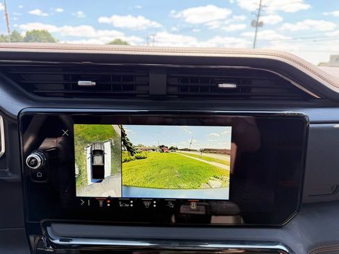Used 2026 GMC Sierra 2500 AT4 w/ AT4 Premium Plus Package AWD/4WD image 11