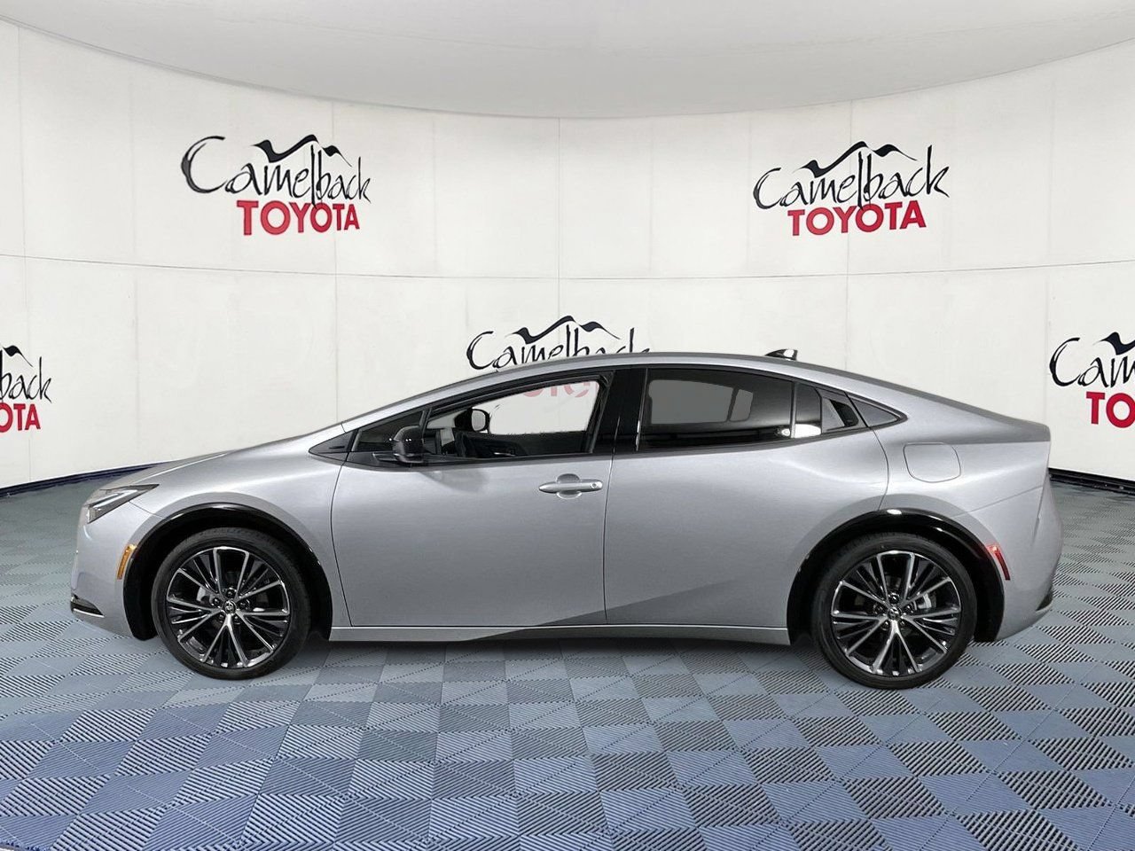 New 2026 Toyota Prius XLE FWD image 4