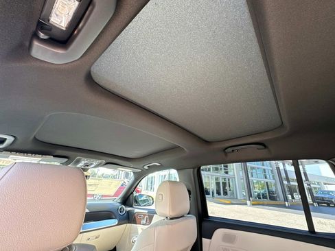 Used 2025 Mercedes-Benz GLB 250 image 8