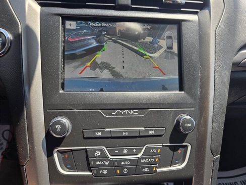 Used 2019 Ford Fusion SE FWD image 24
