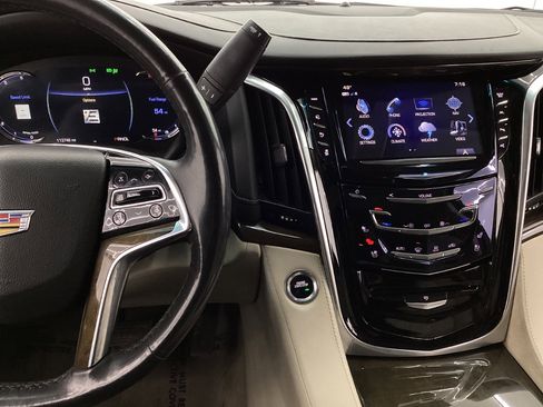 Used 2020 Cadillac Escalade Luxury image 32
