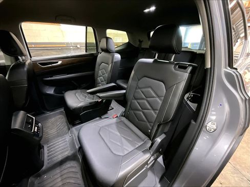 Used 2024 Volkswagen Atlas SE AWD/4WD image 28